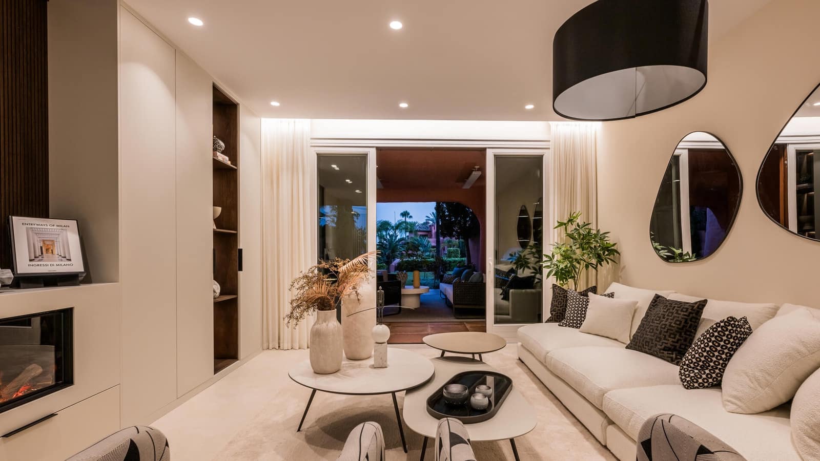 Apartamento de 3 habitaciones en Estepona en venta con piscina garaje - 1.825.000 € (Ref: 8538915)