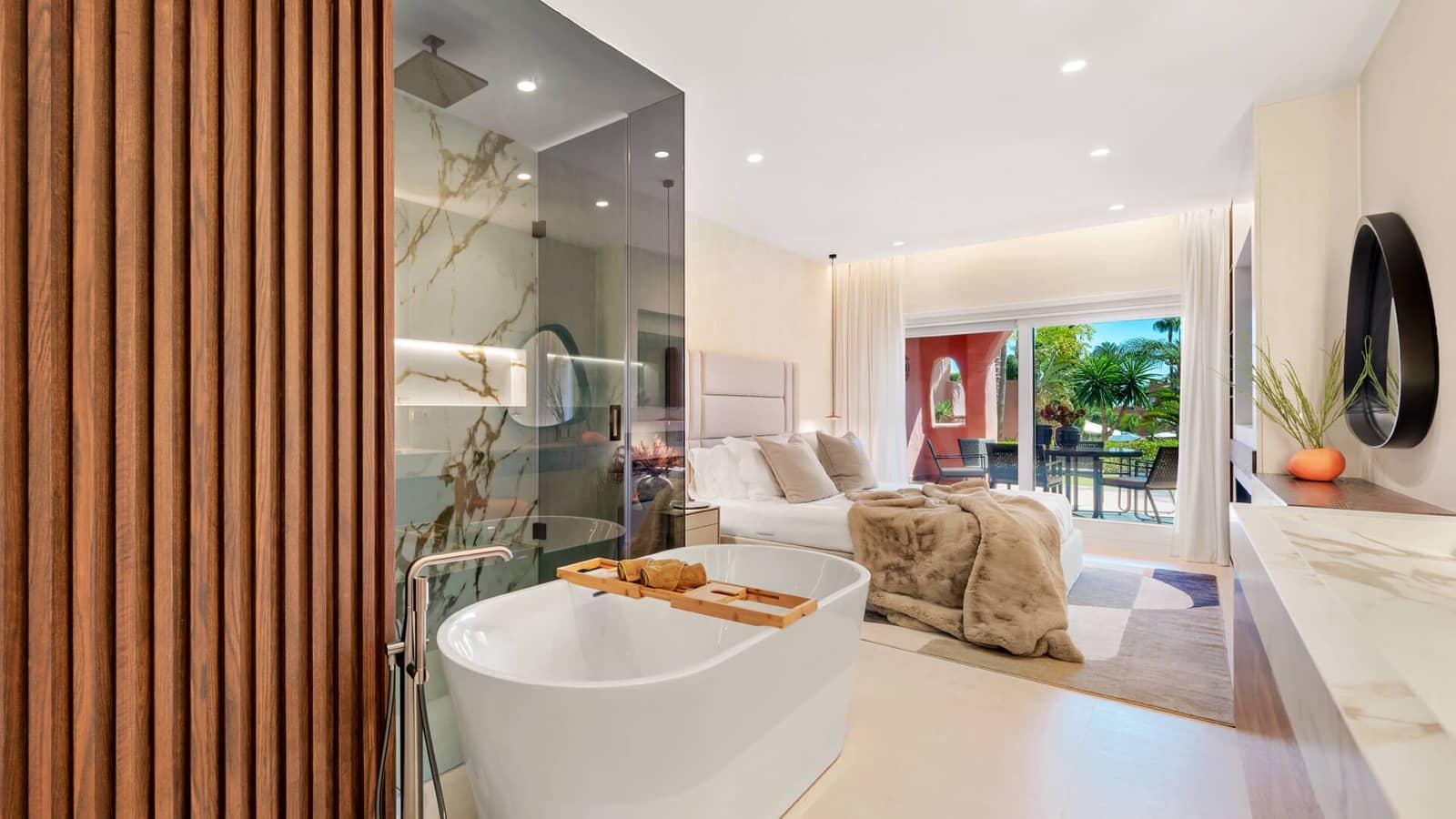 Apartamento de 3 habitaciones en Estepona en venta con piscina garaje - 1.825.000 € (Ref: 8538915)