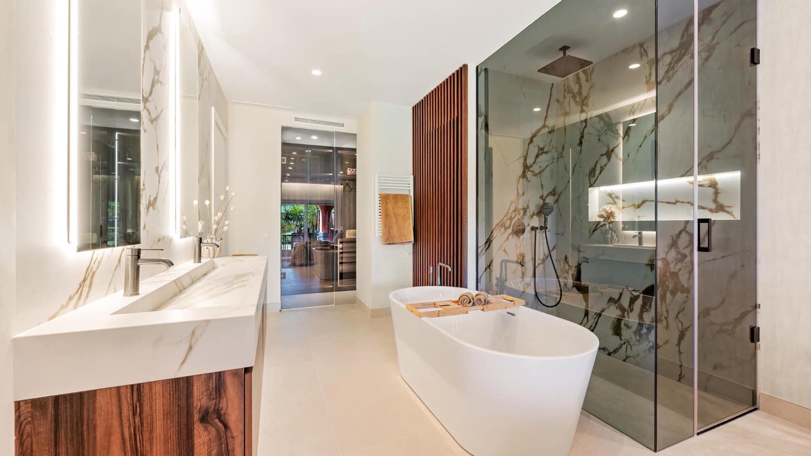 Apartamento de 3 habitaciones en Estepona en venta con piscina garaje - 1.825.000 € (Ref: 8538915)