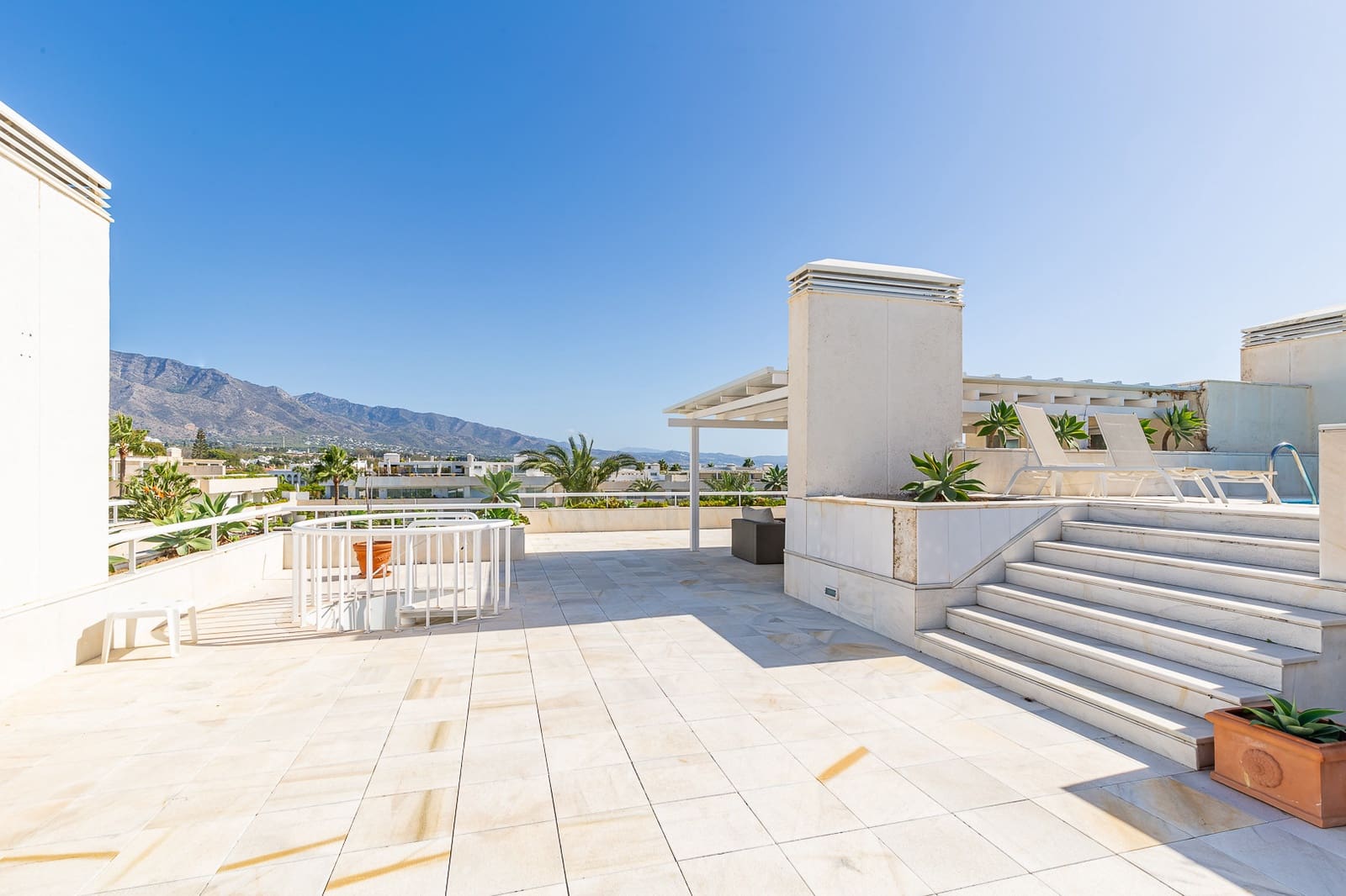 3 soveværelse Penthouse til salg i Marbella med swimmingpool garage - € 4.995.000 (Ref: 8561520)