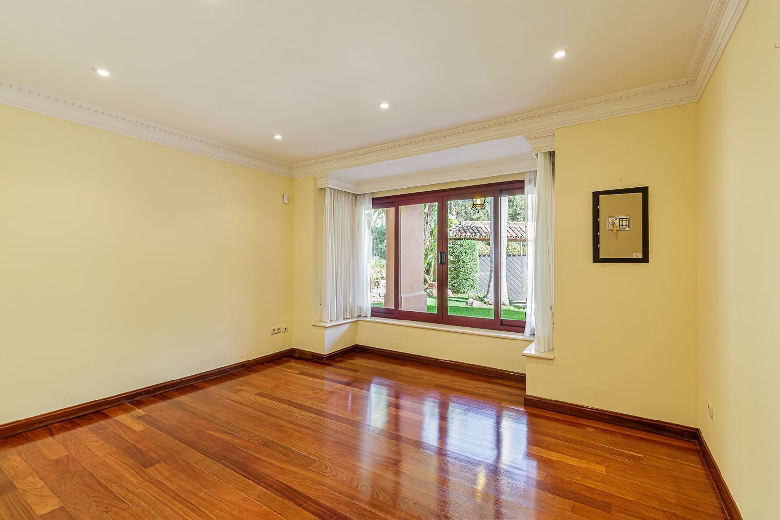 5 sypialnia Willa na sprzedaż w Marbella z basenem garażem - 4 500 000 € (Ref: 8568380)