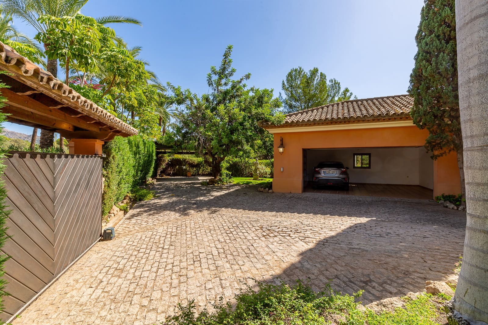 5 sypialnia Willa na sprzedaż w Marbella z basenem garażem - 4 500 000 € (Ref: 8568380)