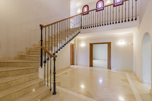 5 makuuhuone Huvila myytävänä paikassa Marbella mukana uima-altaan 
autotalli - 4 900 000 € (Ref: 8568380)