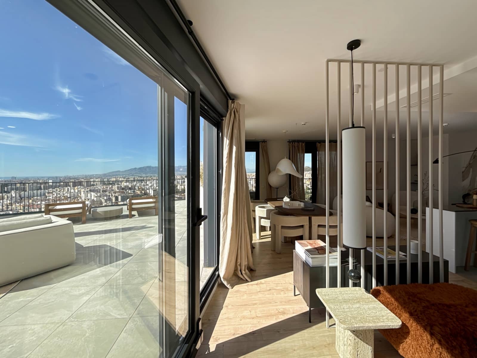 3 sypialnia Penthouse na sprzedaż w Miasto Malaga z basenem garażem - 2 000 000 € (Ref: 8584457)