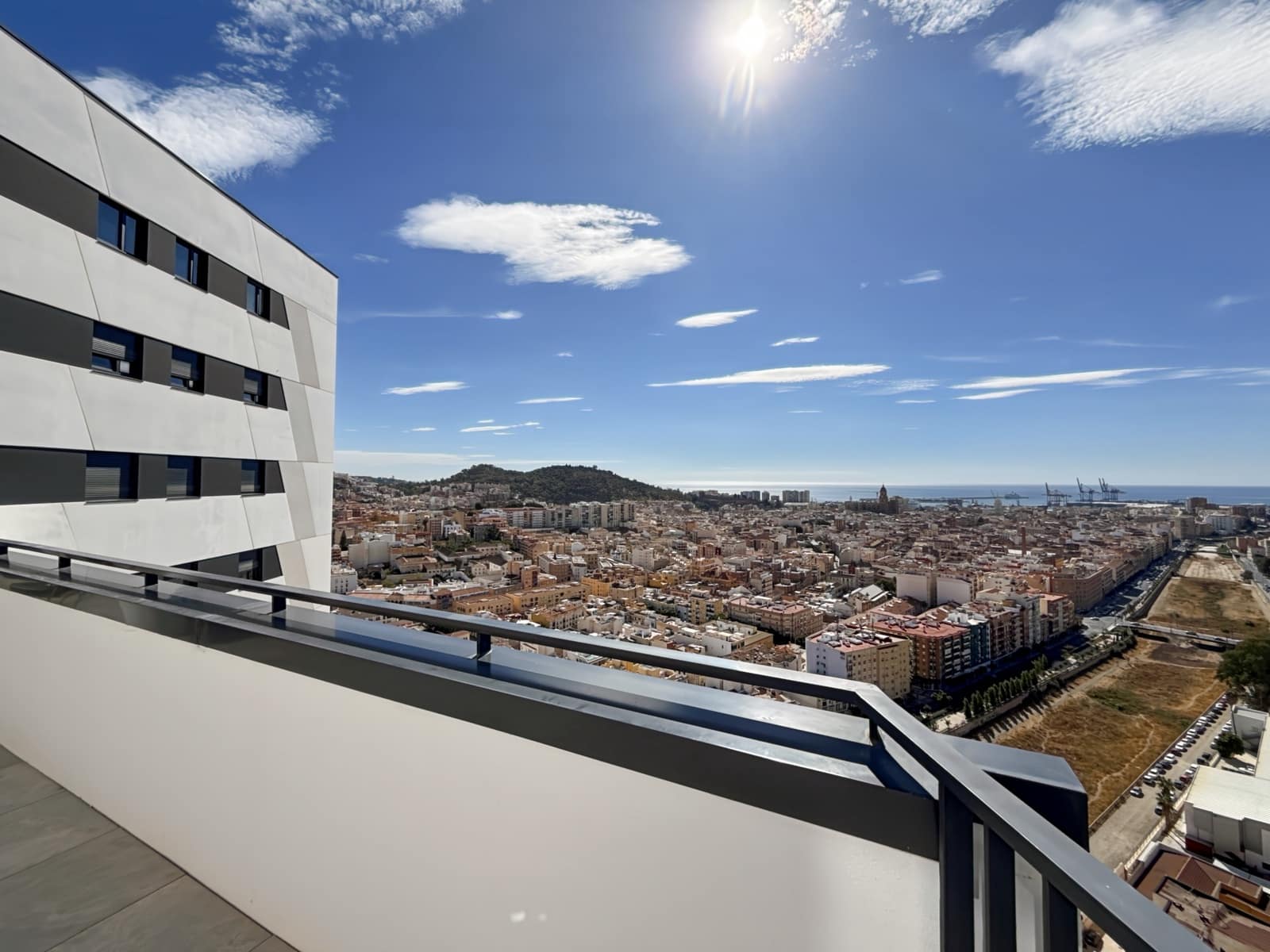 3 sypialnia Penthouse na sprzedaż w Miasto Malaga z basenem garażem - 2 000 000 € (Ref: 8584457)