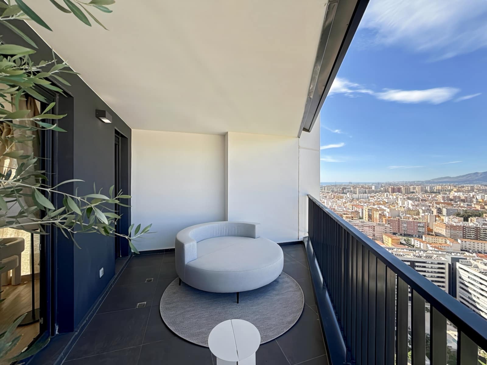 3 sypialnia Penthouse na sprzedaż w Miasto Malaga z basenem garażem - 2 000 000 € (Ref: 8584457)