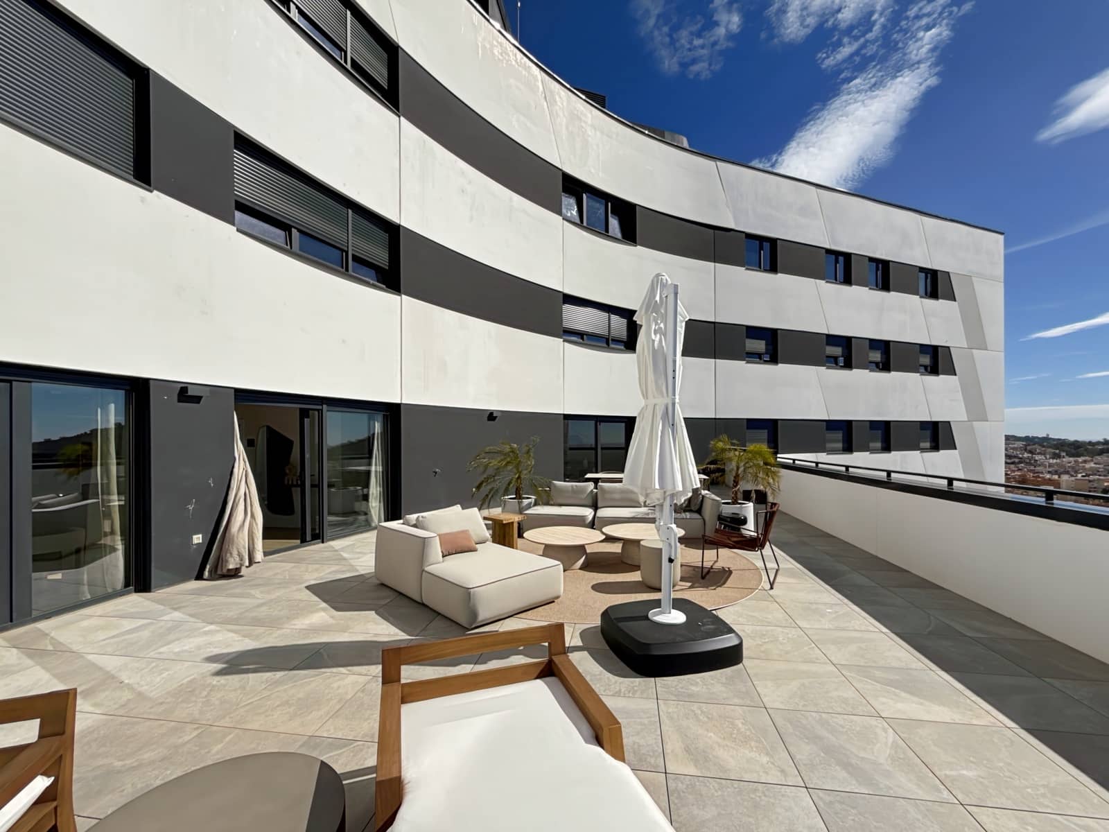 3 sypialnia Penthouse na sprzedaż w Miasto Malaga z basenem garażem - 2 000 000 € (Ref: 8584457)