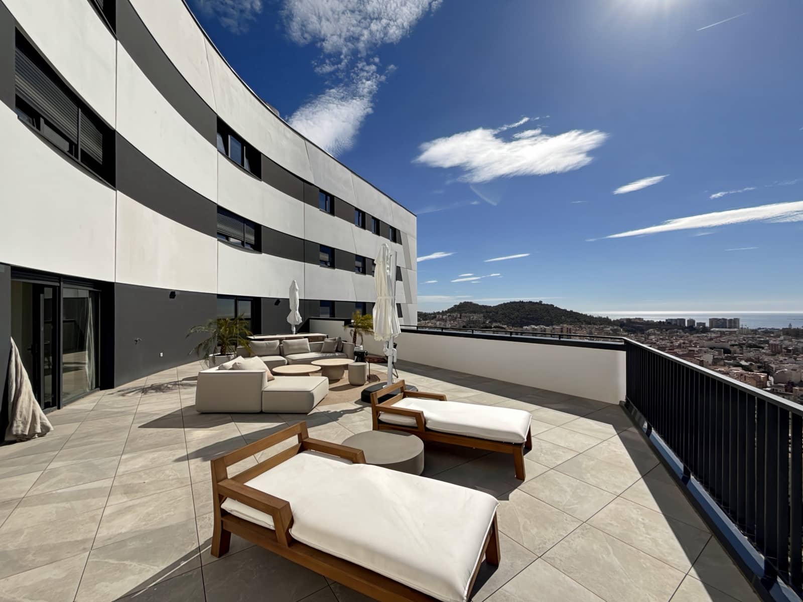 3 sypialnia Penthouse na sprzedaż w Miasto Malaga z basenem garażem - 2 000 000 € (Ref: 8584457)