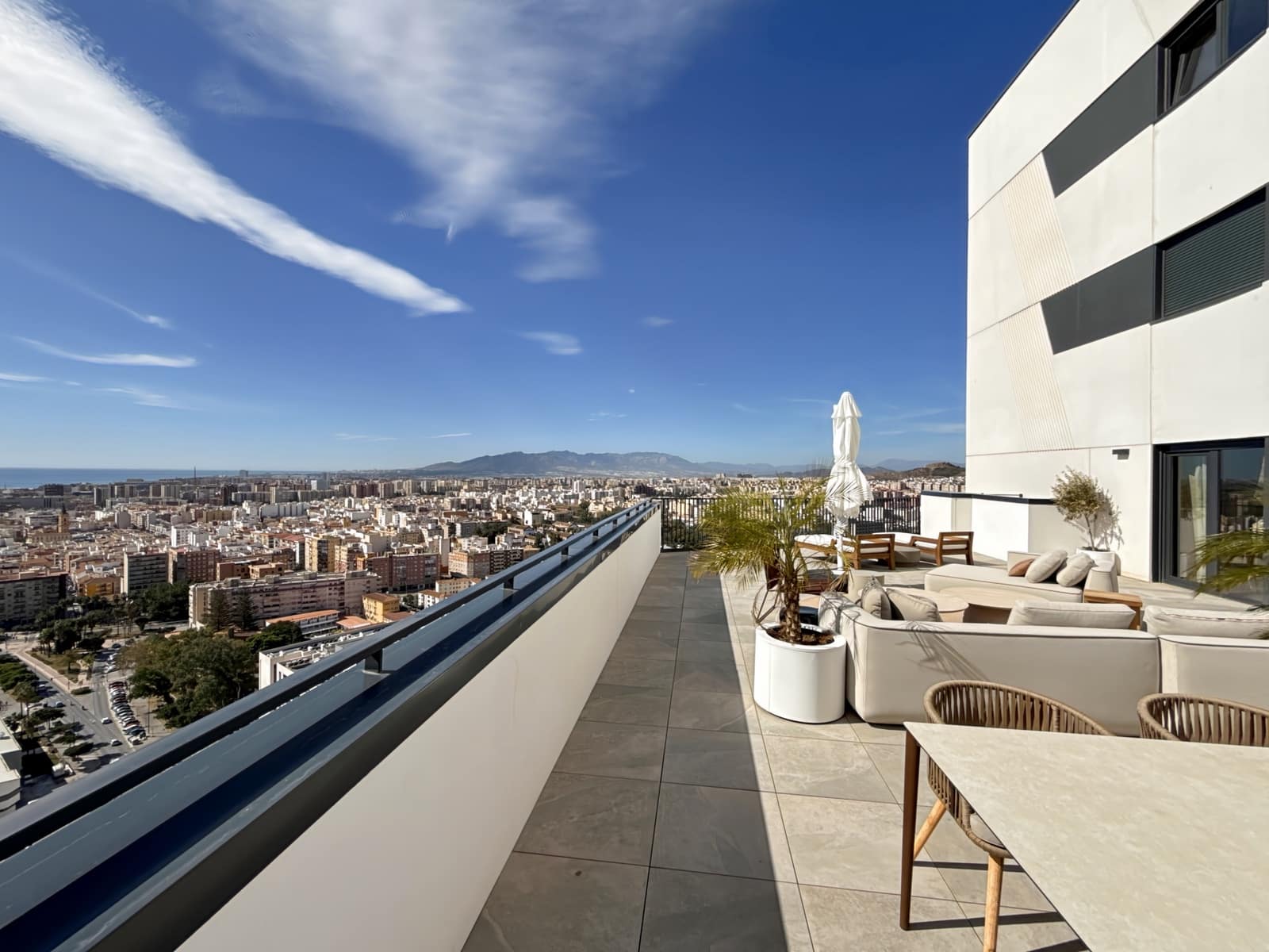 3 bedroom Penthouse for sale in Malaga city with pool garage - € 2,000,000 (Ref: 8584457)
