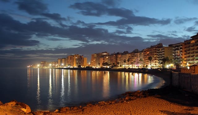 2 bedroom Apartment for sale in Fuengirola - € 360,000 (Ref: 8601919)