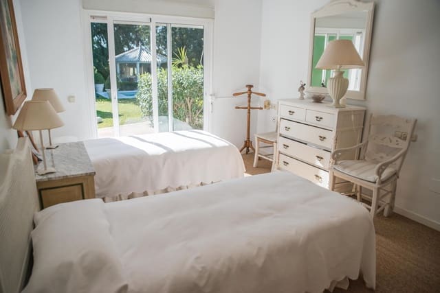 Chalet de 7 habitaciones en Calahonda, Mijas en venta con piscina - 2.350.000 € (Ref: 8608256)