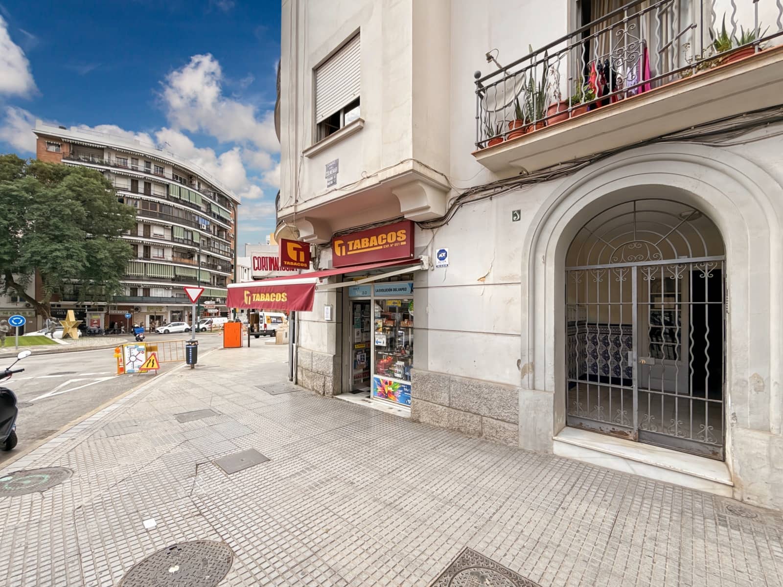 Commercial for sale in Malaga city - € 3,182,000 (Ref: 8679669)