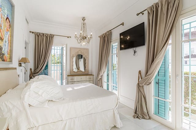 13 sovrum Villa till salu i Marbella med pool garage - 4 400 000 € (Ref: 8682109)