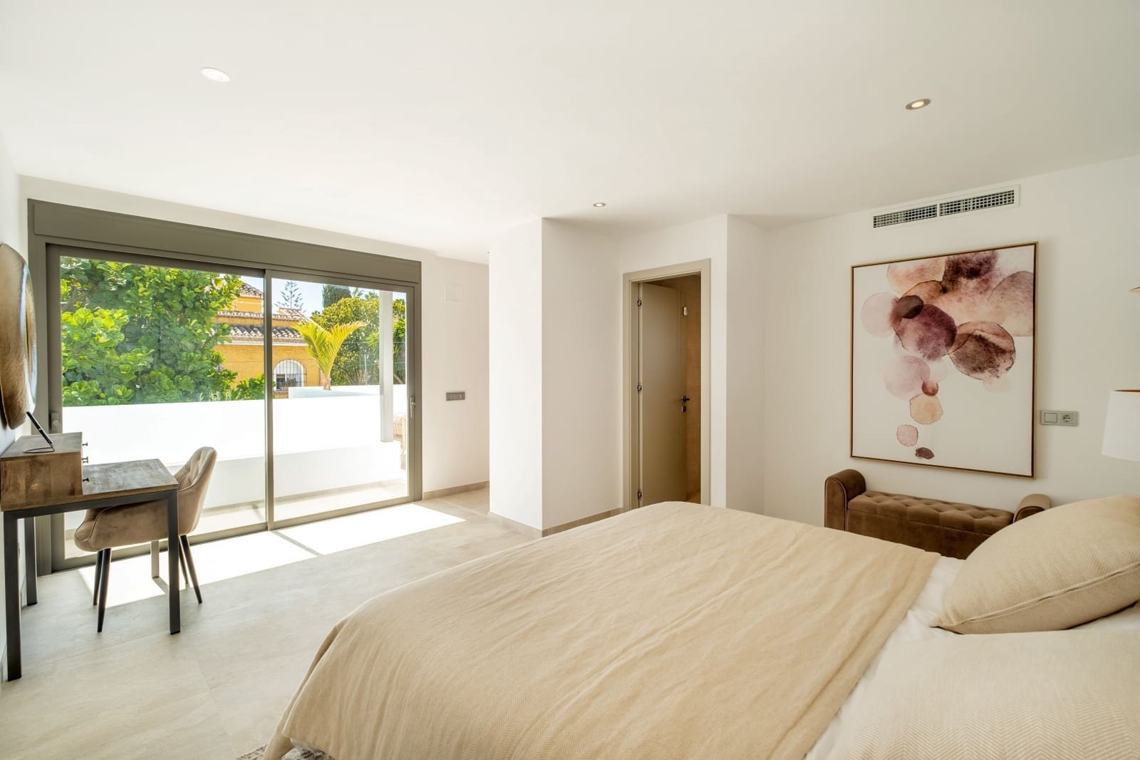 5 bedroom Villa for sale in Marbella with pool garage - € 2,350,000 (Ref: 8696485)