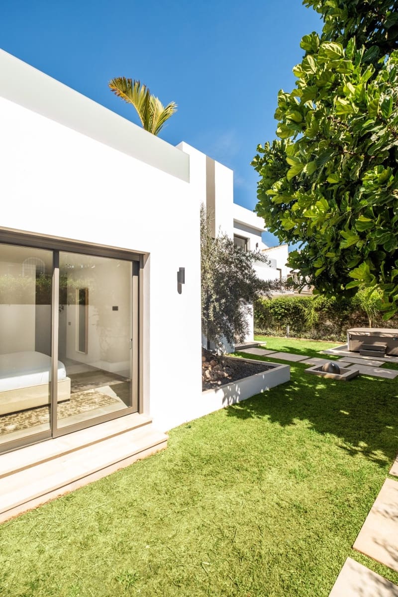 5 soverom Villa til salgs i Marbella med svømmebasseng garasje - € 2 350 000 (Ref: 8696485)