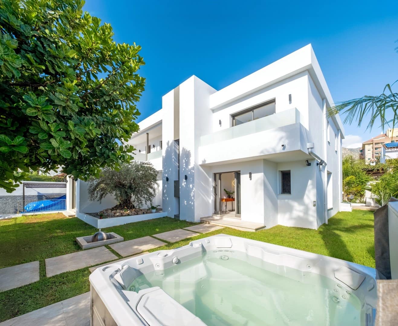 5 soverom Villa til salgs i Marbella med svømmebasseng garasje - € 2 350 000 (Ref: 8696485)