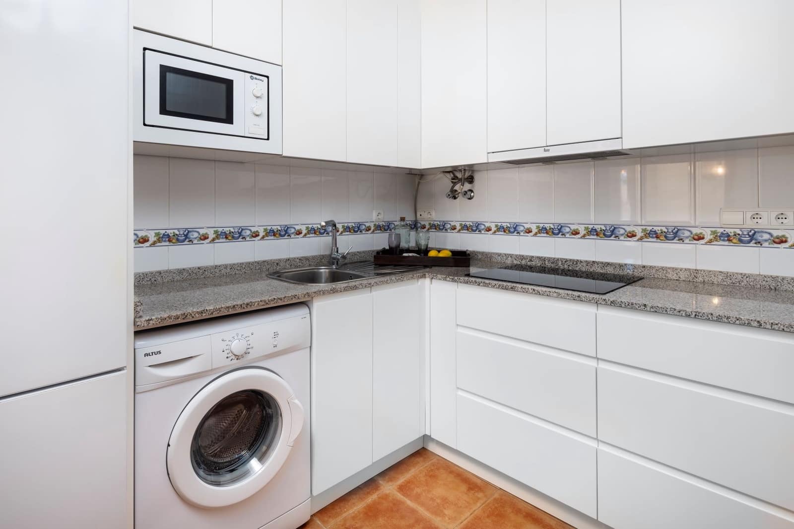 1 soveværelse Lejlighed til salg i Marbella med swimmingpool garage - € 395.000 (Ref: 8752144)