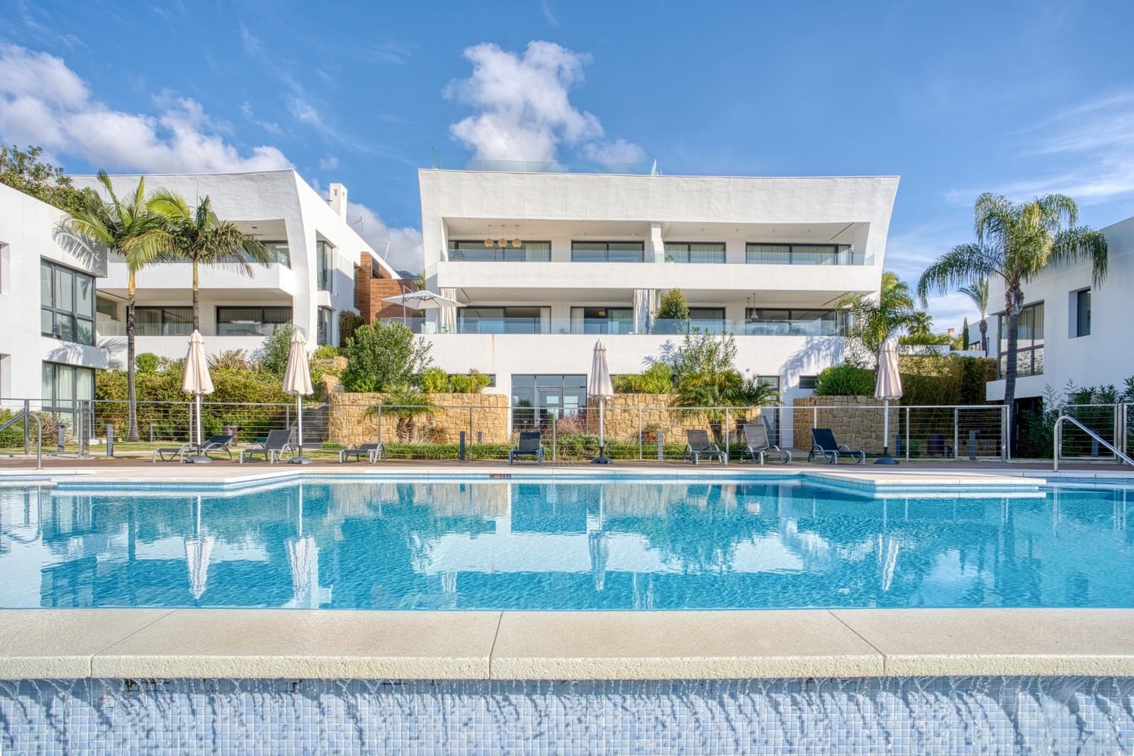 Apartamento de 4 habitaciones en Marbella en venta con piscina garaje - 3.850.000 € (Ref: 8759818)