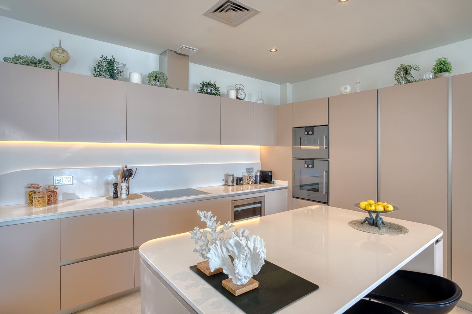 Apartamento de 4 habitaciones en Marbella en venta con piscina garaje - 3.850.000 € (Ref: 8759818)