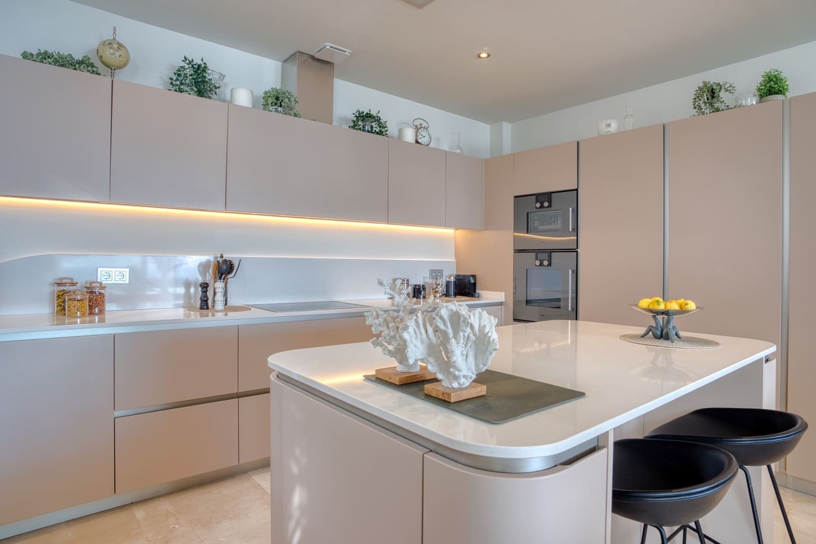 Apartamento de 4 habitaciones en Marbella en venta con piscina garaje - 3.850.000 € (Ref: 8759818)