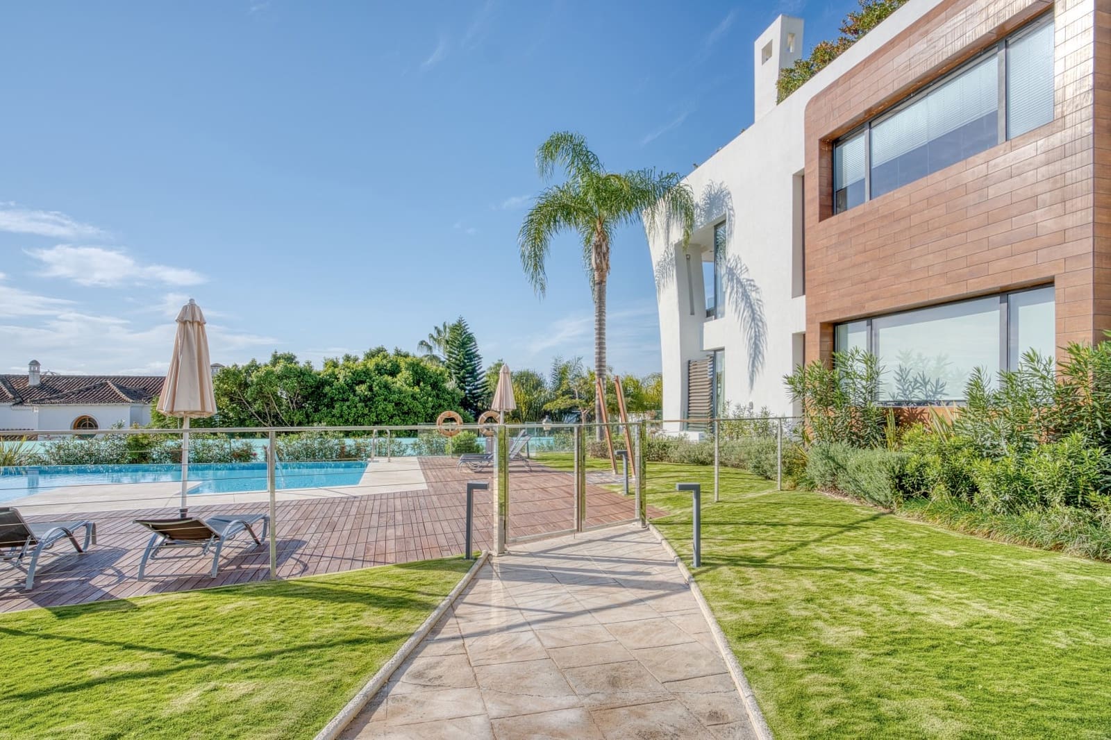 Apartamento de 4 habitaciones en Marbella en venta con piscina garaje - 3.850.000 € (Ref: 8759818)