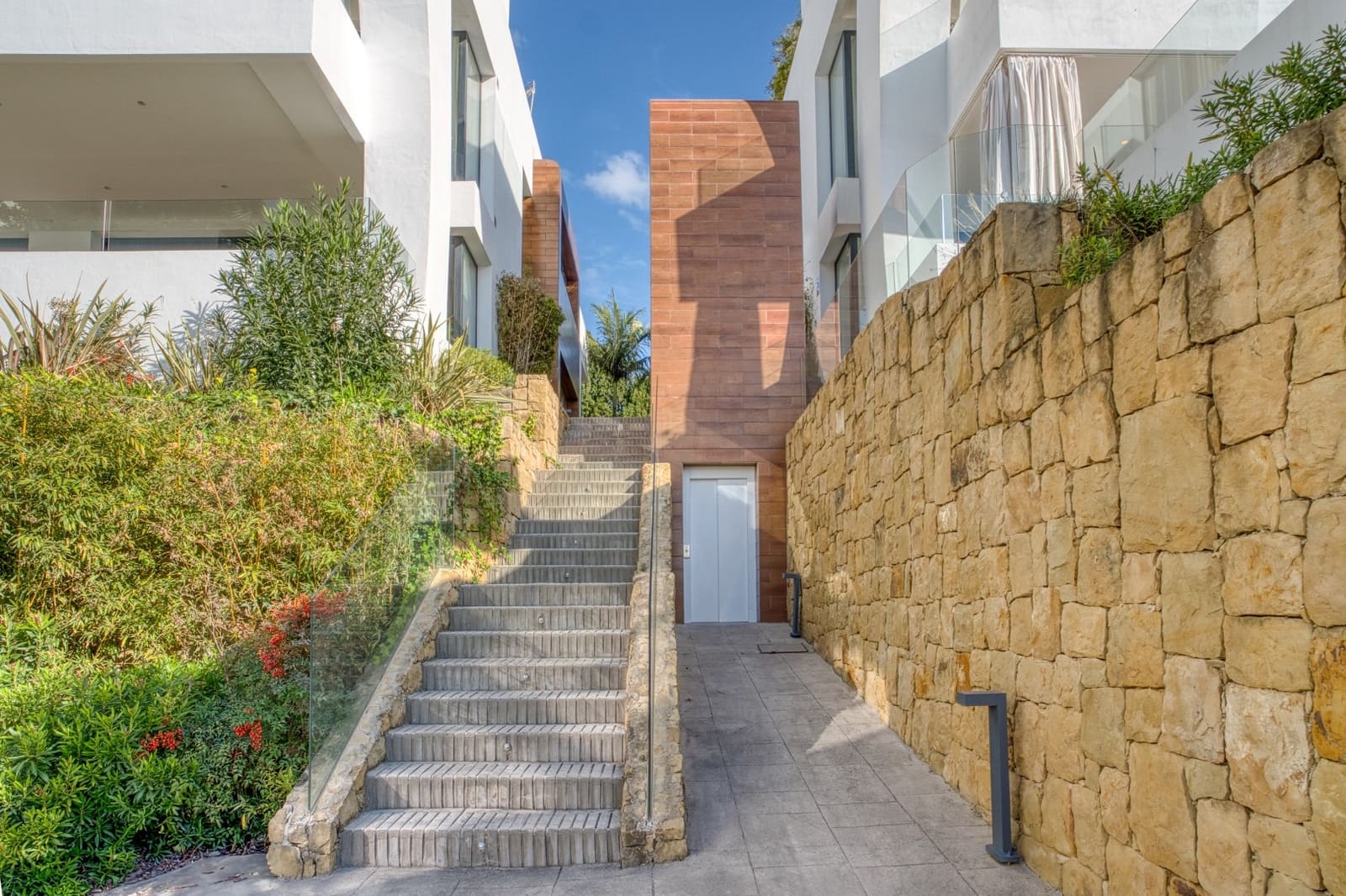 Apartamento de 4 habitaciones en Marbella en venta con piscina garaje - 3.850.000 € (Ref: 8759818)