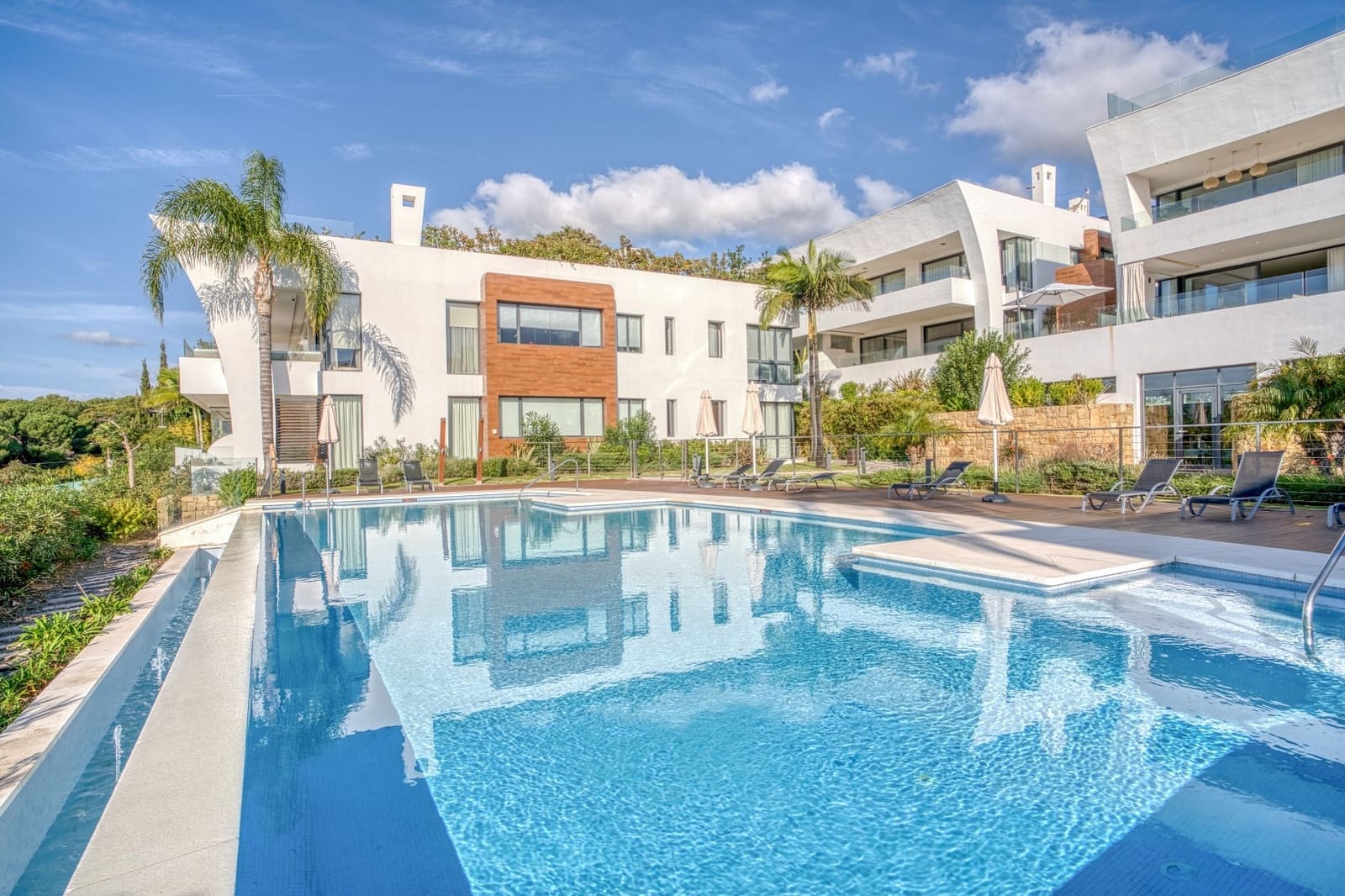 Apartamento de 4 habitaciones en Marbella en venta con piscina garaje - 3.850.000 € (Ref: 8759818)