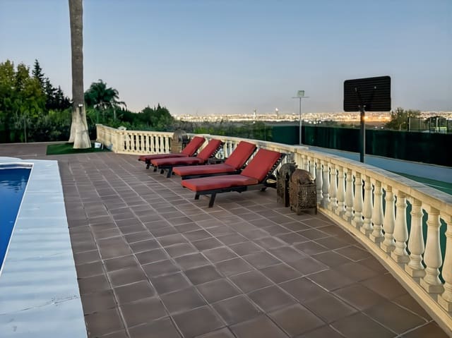 Chalet de 6 habitaciones en Gelves en venta con piscina garaje - 2.651.250 € (Ref: 8759819)