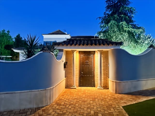 Chalet de 6 habitaciones en Gelves en venta con piscina garaje - 2.651.250 € (Ref: 8759819)