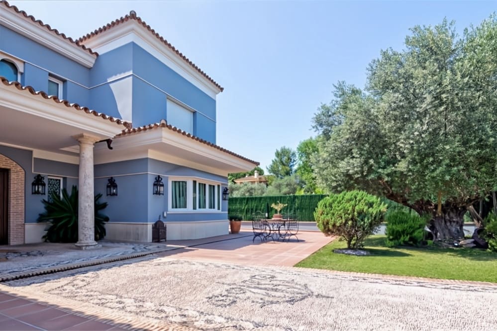 6 bedroom Villa for sale in Gelves with pool garage - € 2,651,250 (Ref: 8759819)