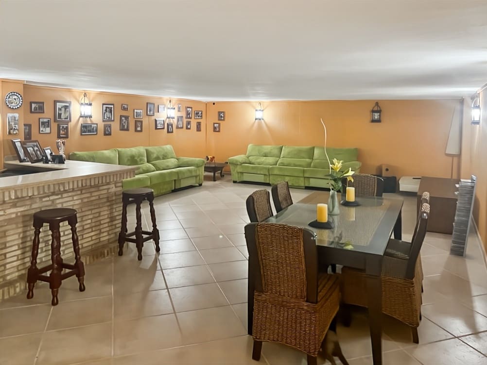 6 bedroom Villa for sale in Gelves with pool garage - € 2,651,250 (Ref: 8759819)