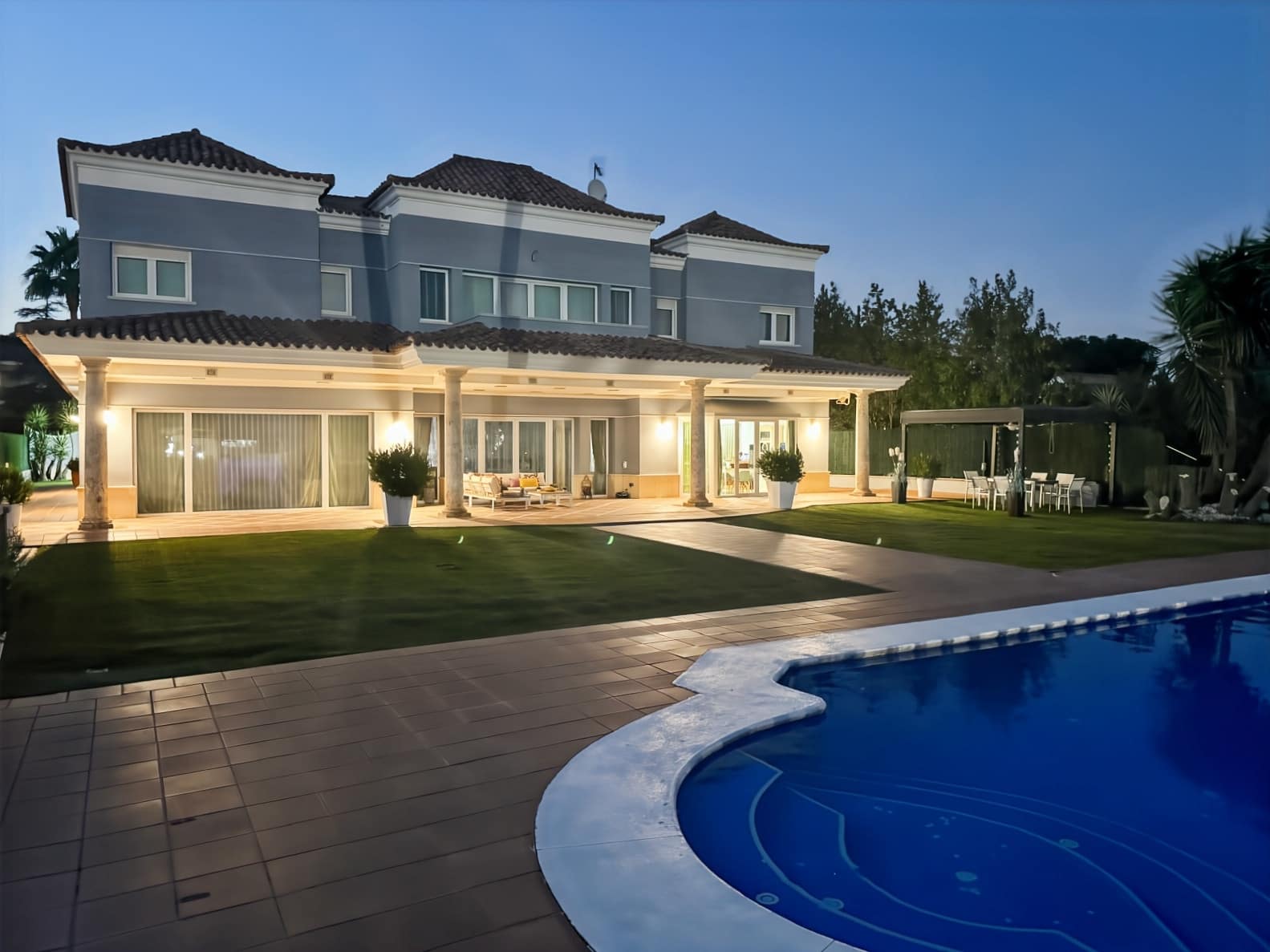 6 bedroom Villa for sale in Gelves with pool garage - € 2,651,250 (Ref: 8759819)