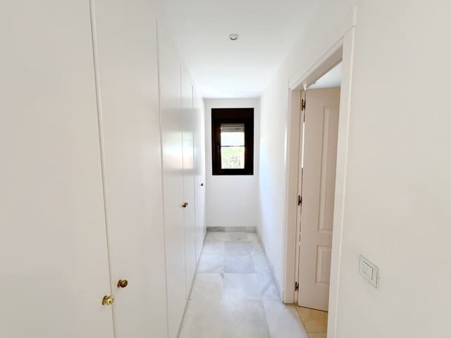 3 chambre Appartement à vendre à Estepona avec piscine garage - 570 000 € (Ref: 8770123)