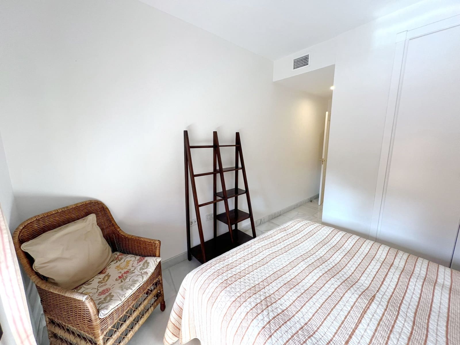 3 chambre Appartement à vendre à Estepona avec piscine garage - 570 000 € (Ref: 8770123)