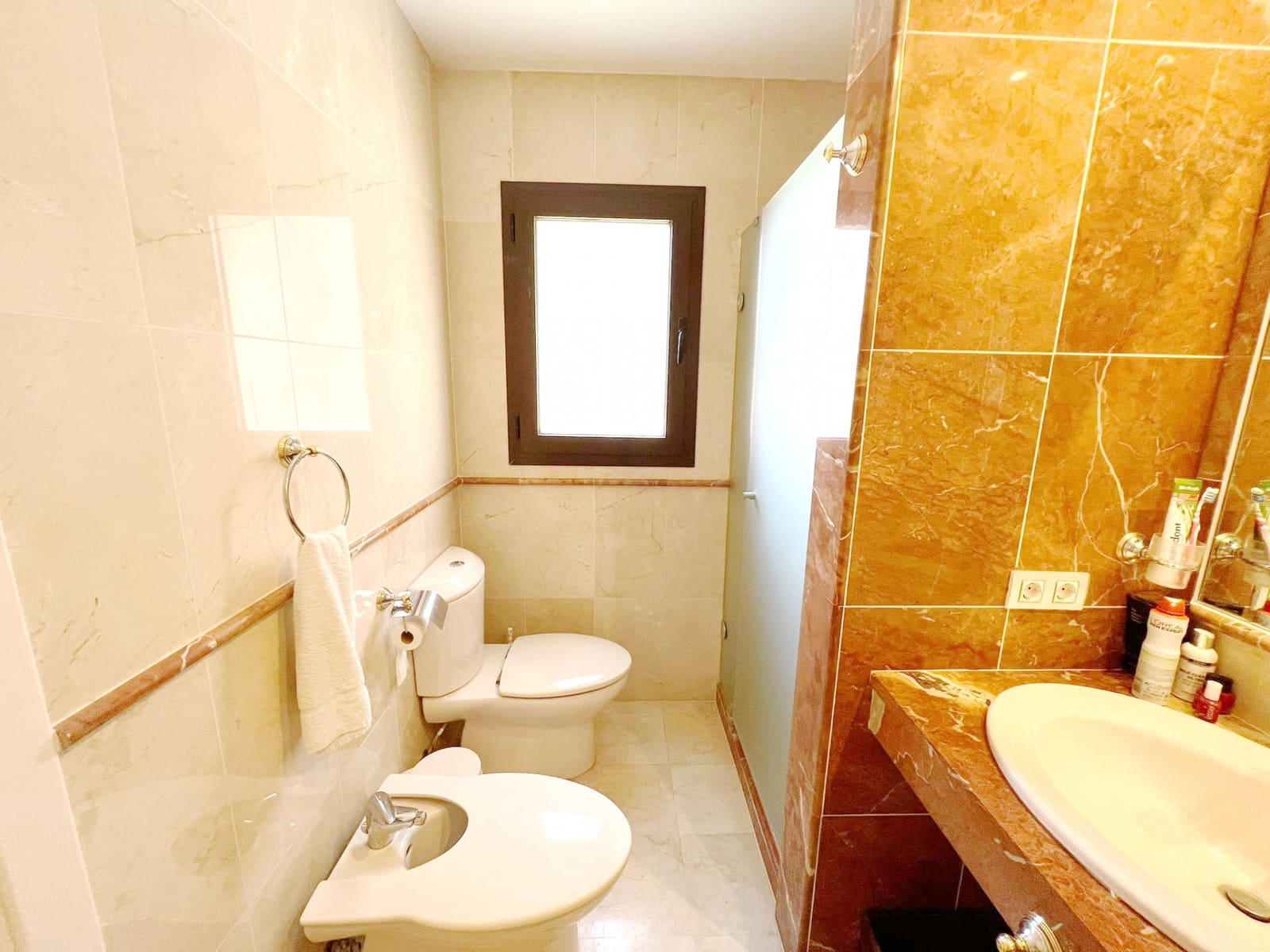 3 chambre Appartement à vendre à Estepona avec piscine garage - 570 000 € (Ref: 8770123)