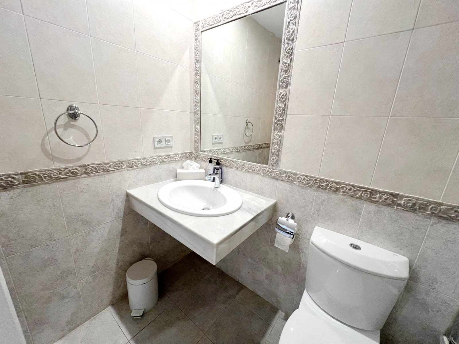 3 chambre Appartement à vendre à Estepona avec piscine garage - 570 000 € (Ref: 8770123)