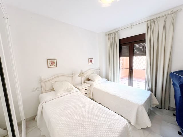 3 chambre Appartement à vendre à Estepona avec piscine garage - 570 000 € (Ref: 8770123)