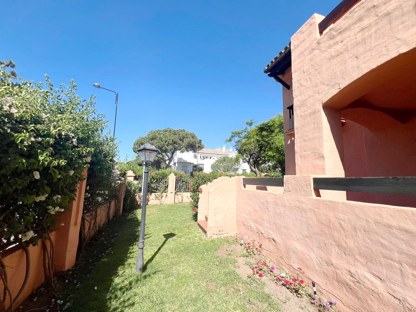 3 chambre Appartement à vendre à Estepona avec piscine garage - 570 000 € (Ref: 8770123)