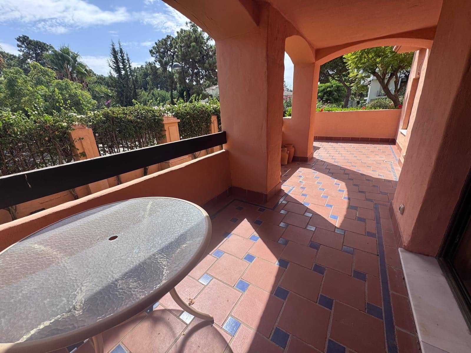 3 chambre Appartement à vendre à Estepona avec piscine garage - 570 000 € (Ref: 8770123)