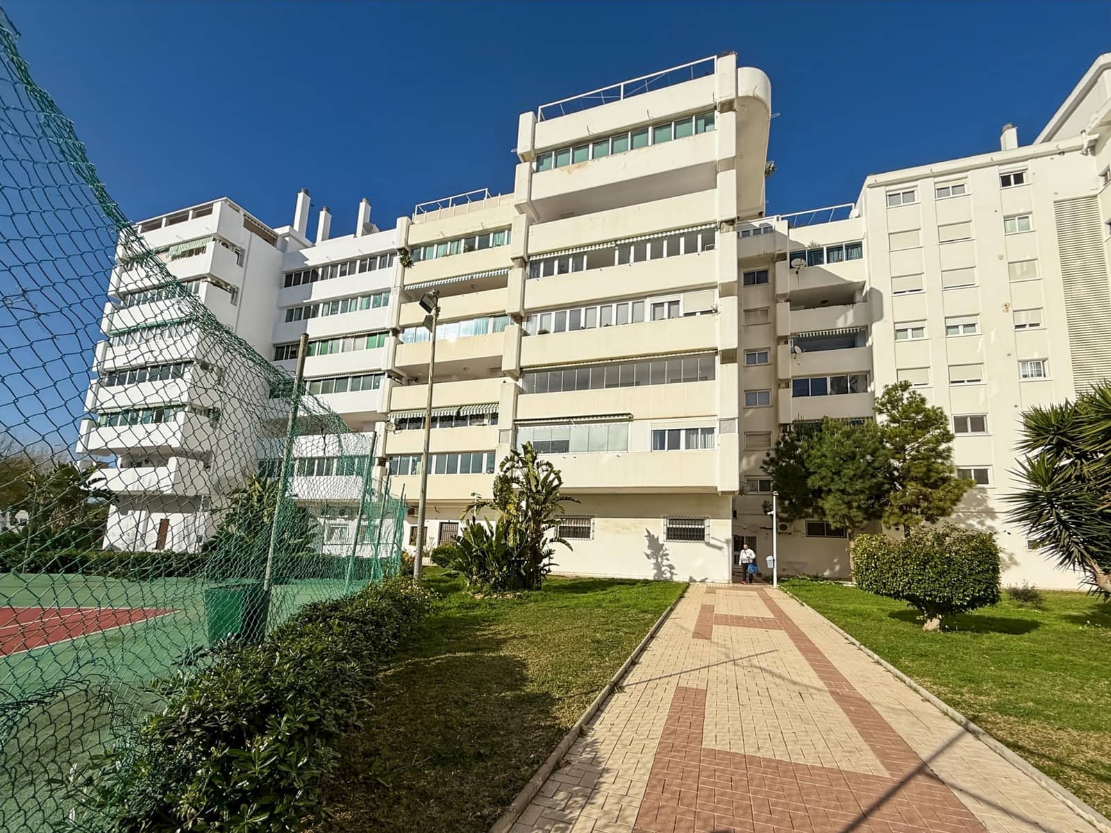 3 bedroom Apartment for sale in Fuengirola with pool garage - € 399,000 (Ref: 8786246)