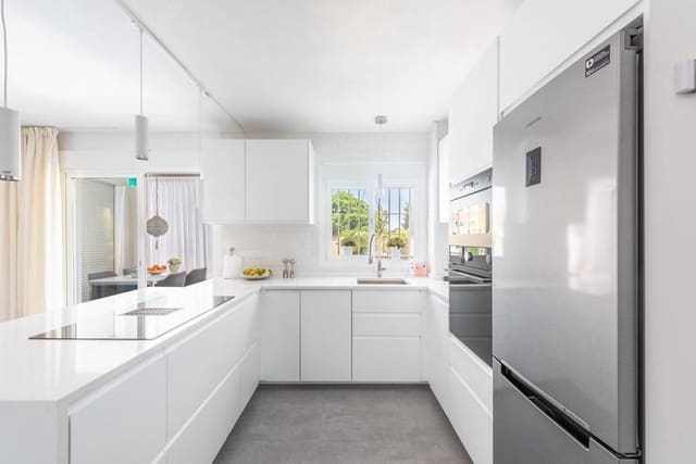 2 makuuhuone Huoneisto myytävänä paikassa Marbella mukana uima-altaan 
autotalli - 499 000 € (Ref: 8791801)