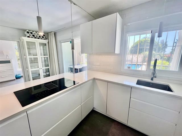 2 makuuhuone Huoneisto myytävänä paikassa Marbella mukana uima-altaan 
autotalli - 499 000 € (Ref: 8791801)