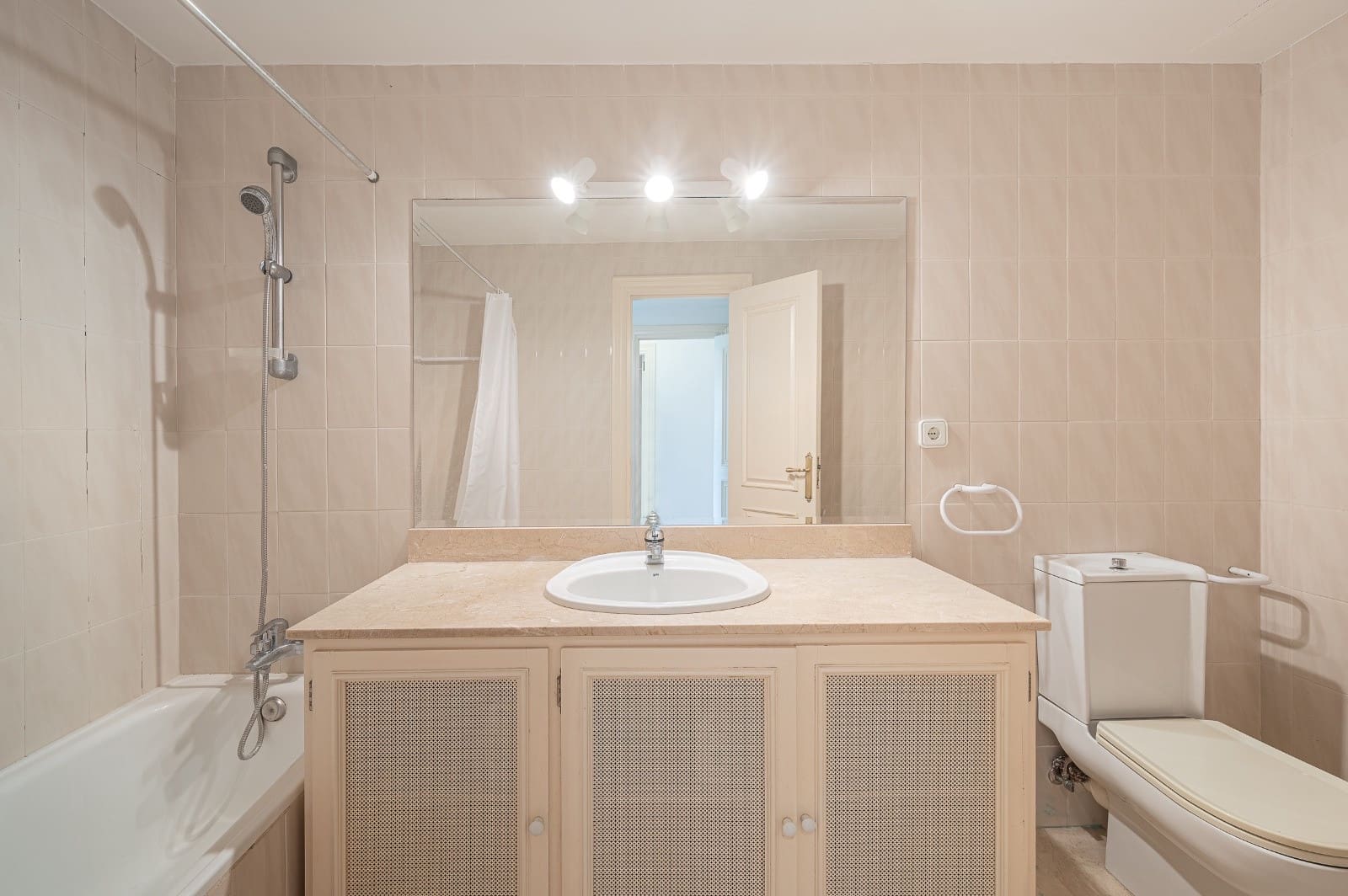 4 sypialnia Dom na sprzedaż w Benahavis z garażem - 649 000 € (Ref: 8892884)