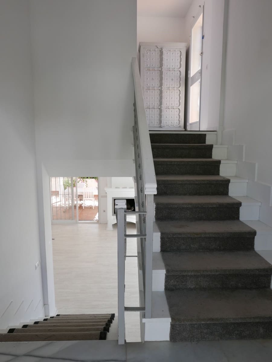 4 bedroom Villa for sale in Nueva Andalucia with pool garage - € 2,395,000 (Ref: 8915215)