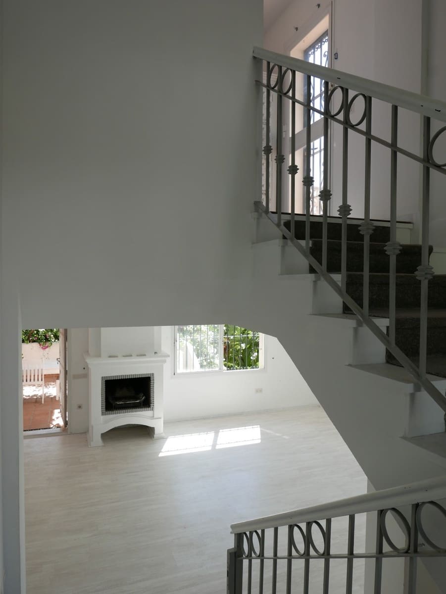 Chalet de 4 habitaciones en Nueva Andalucia en venta con piscina garaje - 2.395.000 € (Ref: 8915215)