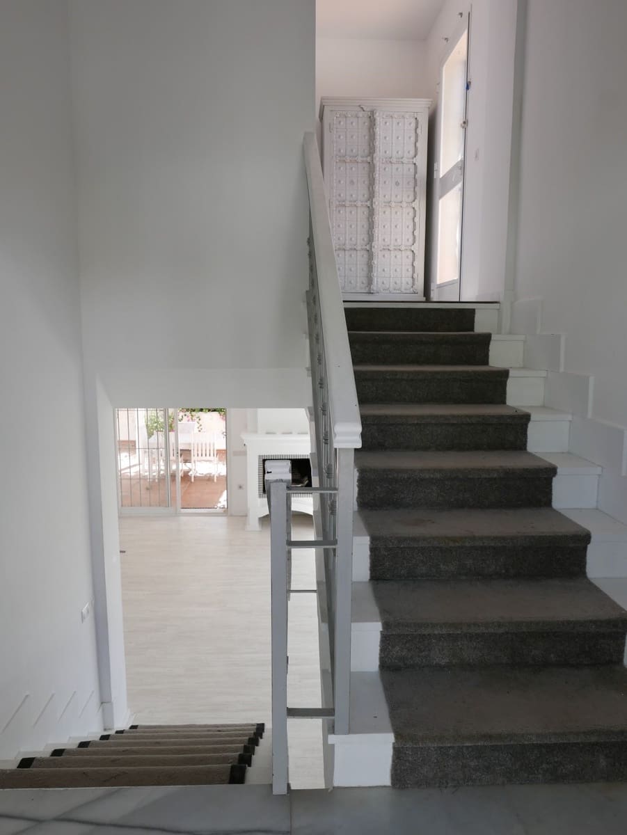 Chalet de 4 habitaciones en Nueva Andalucia en venta con piscina garaje - 2.395.000 € (Ref: 8915215)