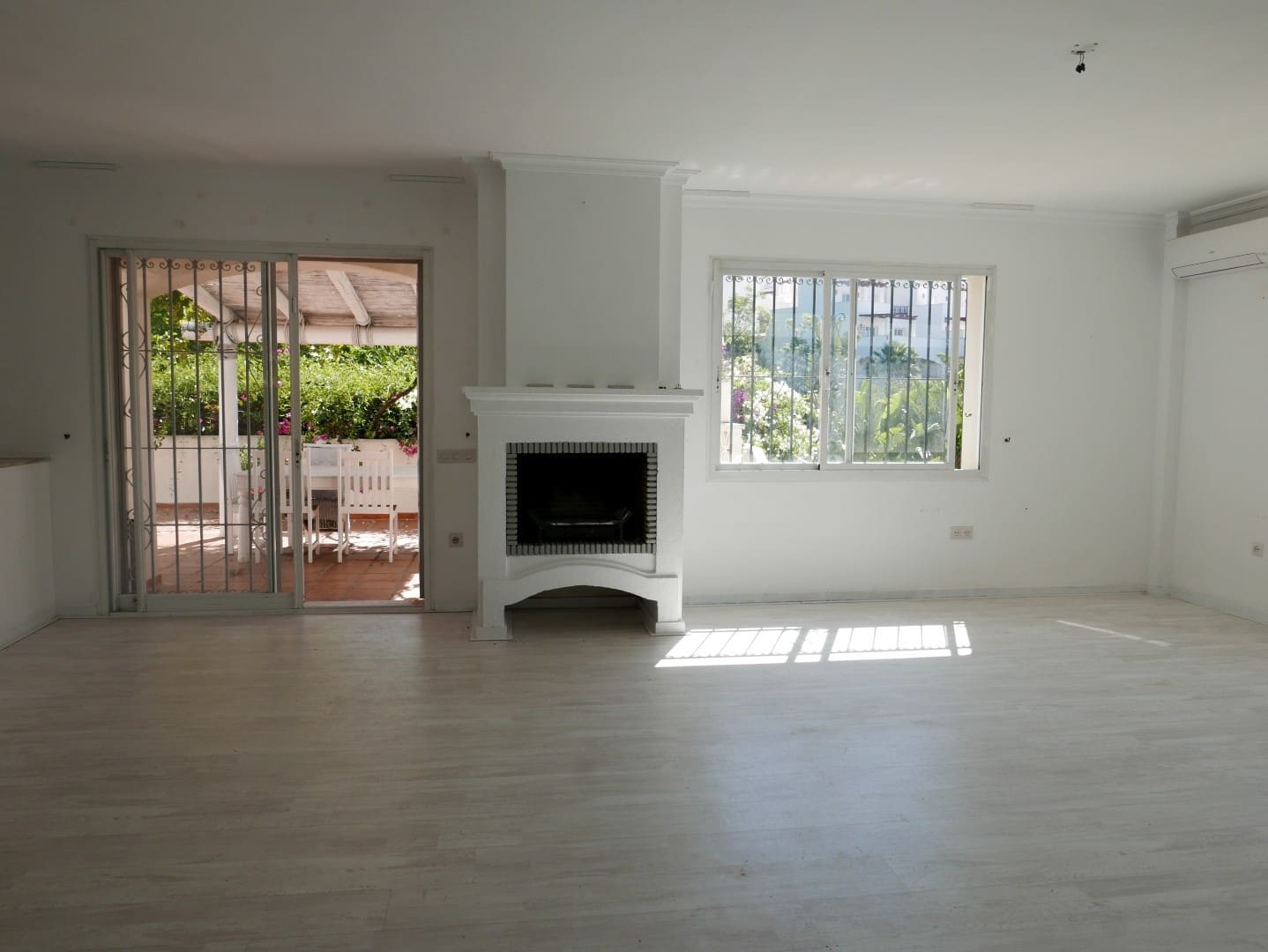 Chalet de 4 habitaciones en Nueva Andalucia en venta con piscina garaje - 2.395.000 € (Ref: 8915215)