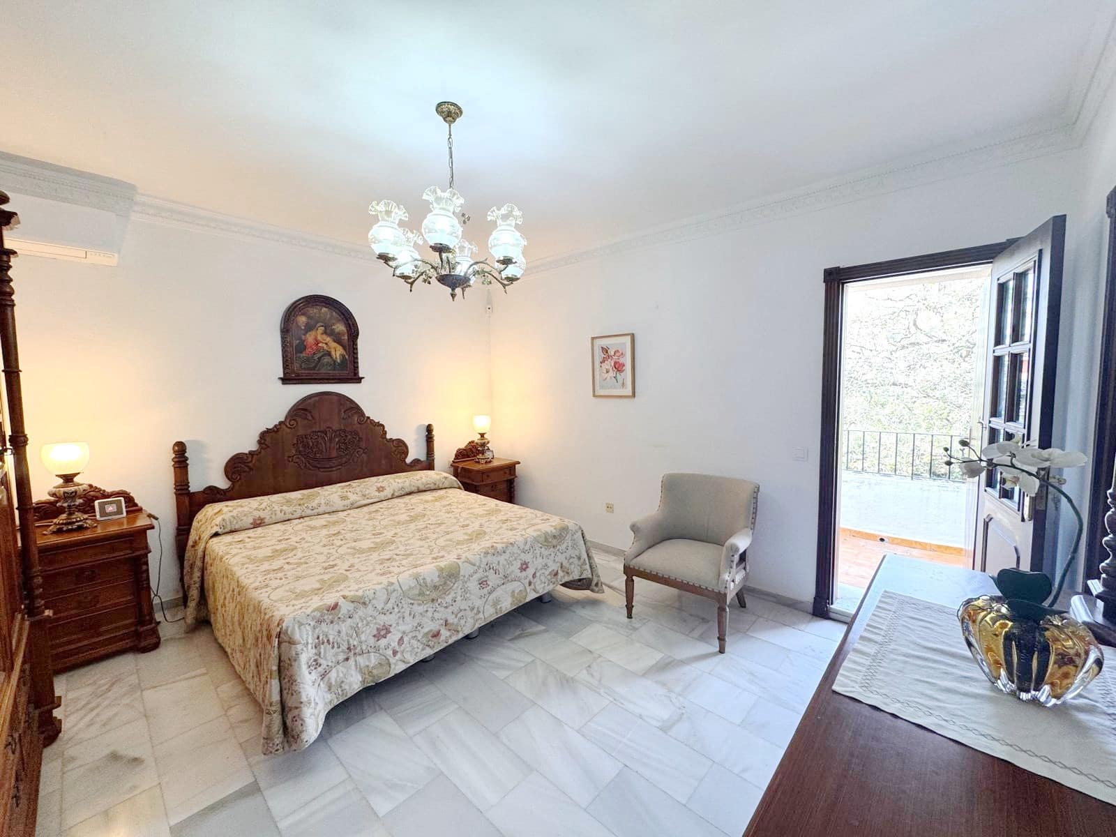 3 sypialnia Dom blizniak na sprzedaż w Nueva Andalucia z basenem garażem - 945 000 € (Ref: 8916127)