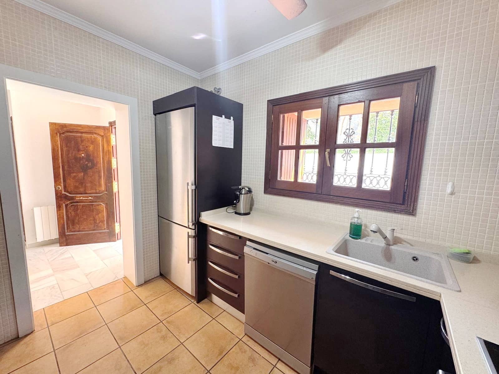 3 sypialnia Dom blizniak na sprzedaż w Nueva Andalucia z basenem garażem - 945 000 € (Ref: 8916127)
