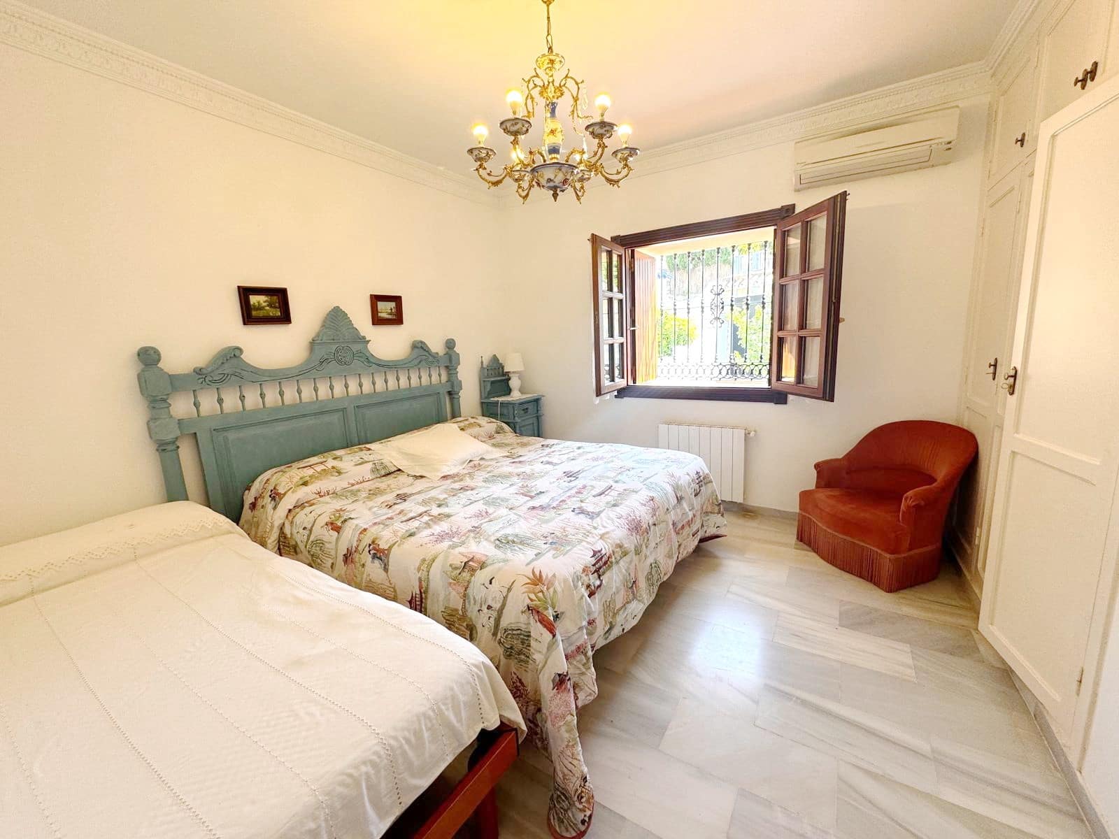 3 sypialnia Dom blizniak na sprzedaż w Nueva Andalucia z basenem garażem - 945 000 € (Ref: 8916127)